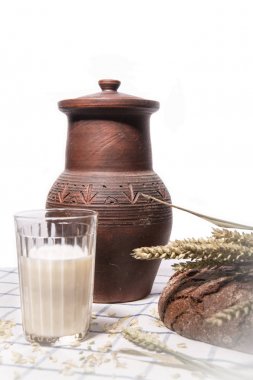 ekmek beyaz arkaplanda