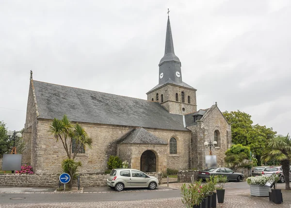 Kościół w mieście Locmariaquer — Zdjęcie stockowe