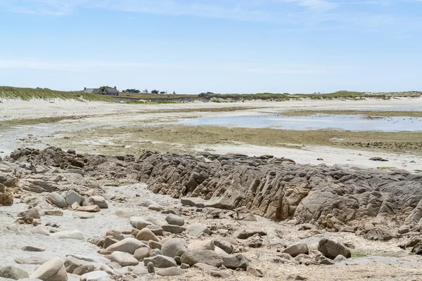 Zonnige strand in Bretagne — Stockfoto