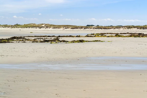 Spiaggia soleggiata in Bretagna — Foto Stock