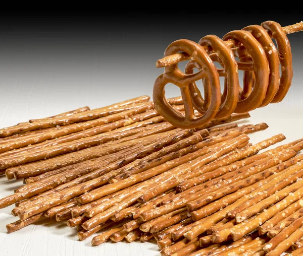 Αλάτι ραβδιά και pretzels — Φωτογραφία Αρχείου