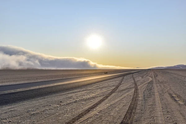 Chemin de terre en Namibie à l'heure du soir — Photo