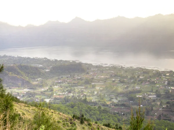 Osada kolem Mount Batur v Indonésii — Stock fotografie