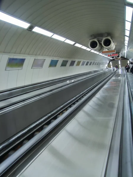 Escalator scenery in Budapest — Stock Photo, Image