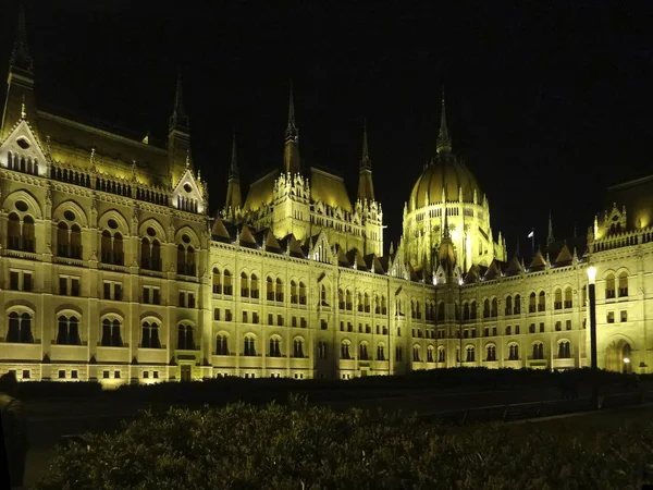 Noční scenérie v Budapešti — Stock fotografie