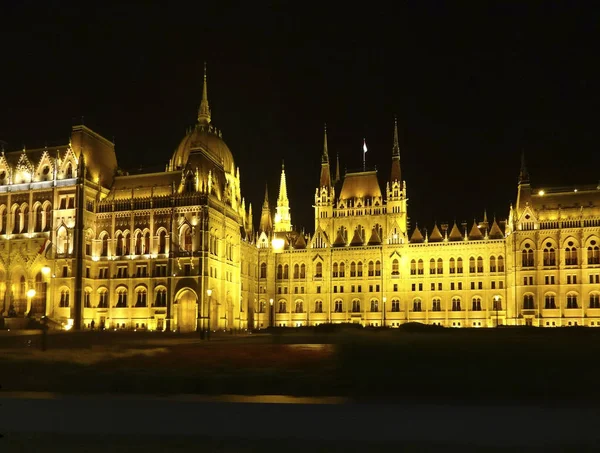 Natten landskap i Budapest — Stockfoto