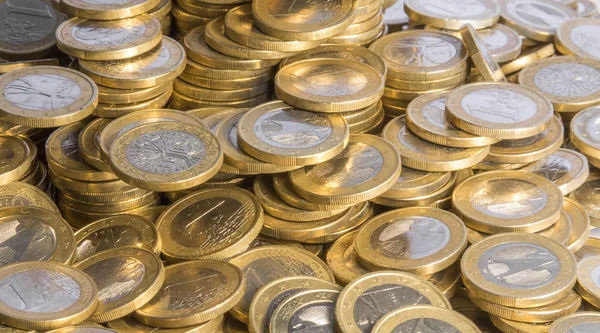 Много монет евро — стоковое фото