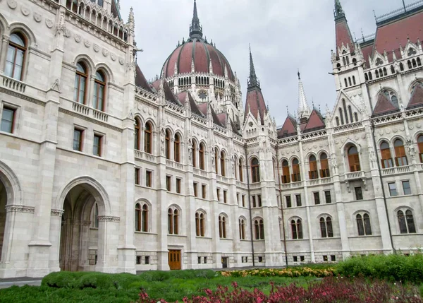 Здание парламента Венгрии — стоковое фото