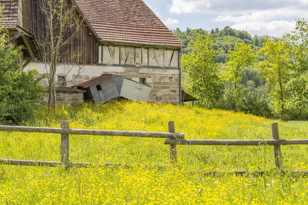 Paisaje rural con granero —  Fotos de Stock