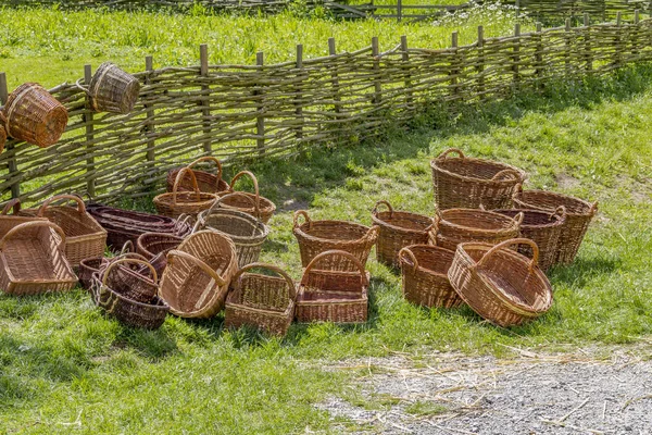 Beaucoup de paniers en osier — Photo