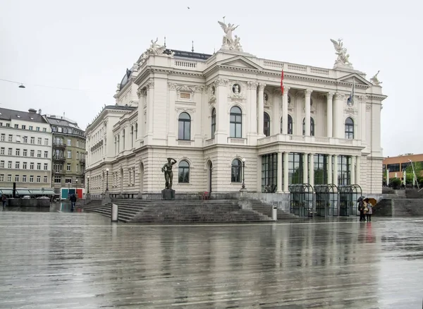 Цюрихский оперный театр — стоковое фото