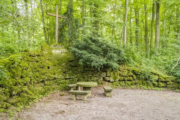 Historic overgrown memorial in Kupferzell — Stock Photo, Image