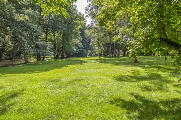 Paisaje idílico del parque — Foto de Stock