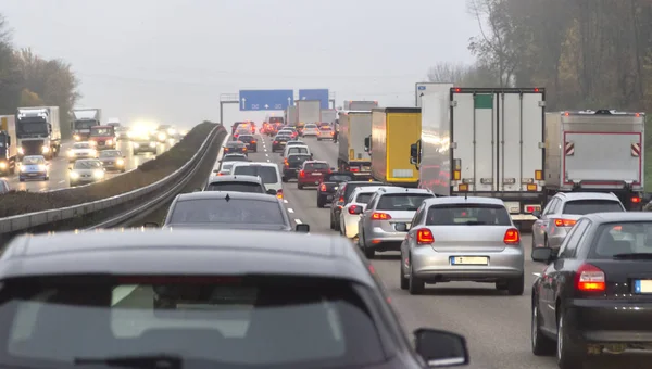 Düstere Autobahnkulisse — Stockfoto