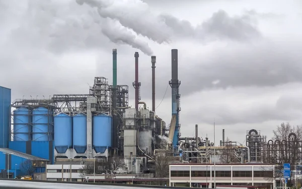 Paisaje industrial en carretera — Foto de Stock