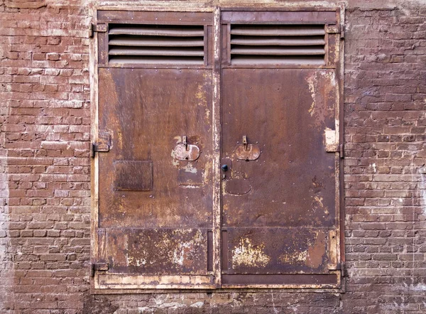 Rusty industrial entrance — Stock Photo, Image