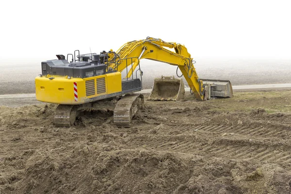 Excavadora en un sitio de construcción — Foto de Stock