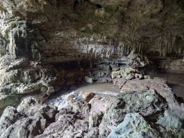 Cave entrance — Stock Photo, Image