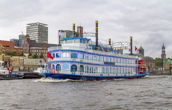 Barco de turismo en Hamburgo — Foto de Stock