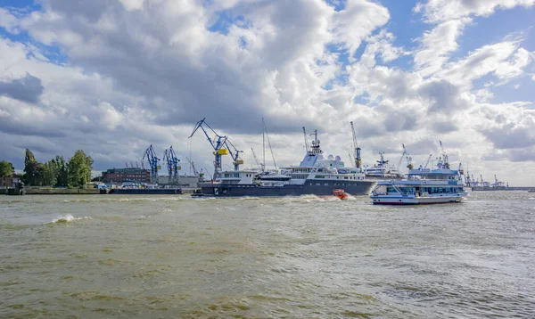 Hamnen i hamburg — Stockfoto