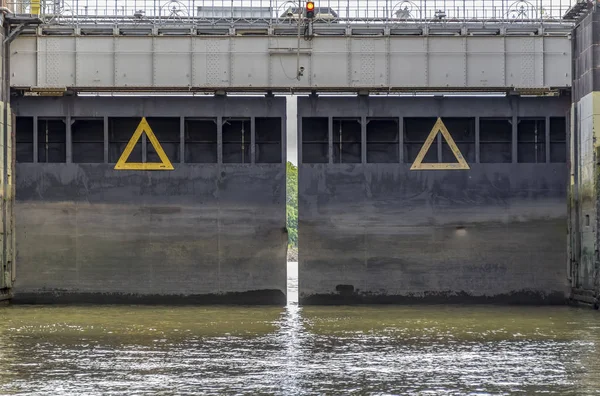 Sluice around Port of Hamburg — Stock Photo, Image