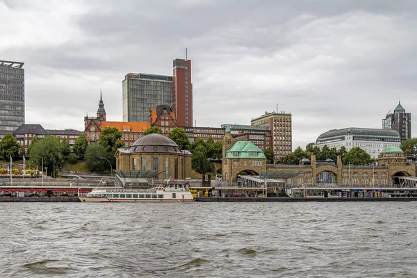 Hamburg Limanı civarında. — Stok fotoğraf