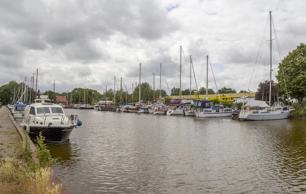 Landschap aan het water in Friesland — Stockfoto