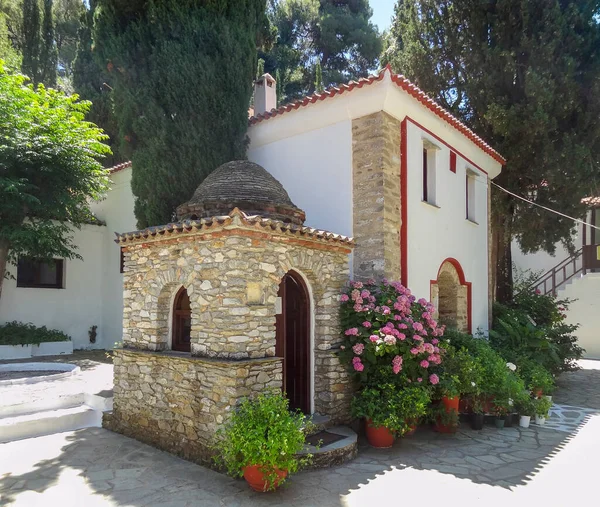 Pequeno Mosteiro Localizado Skiathos Que Uma Das Ilhas Gregas Sporades — Fotografia de Stock