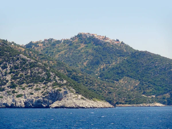 Yunanistan Alonnisos Kentindeki Eski Köy Dahil Olmak Üzere Kıyı Manzarası — Stok fotoğraf