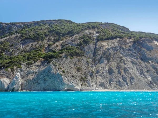 ギリシャ語の一つであるスキアトス島のLalariaビーチでの日当たりの良い景色スポーツ諸島 — ストック写真