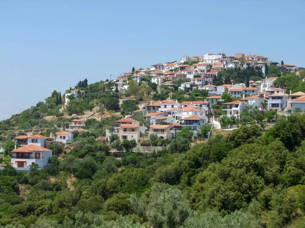 包括希腊Alonnisos老村在内的沿海风景 — 图库照片