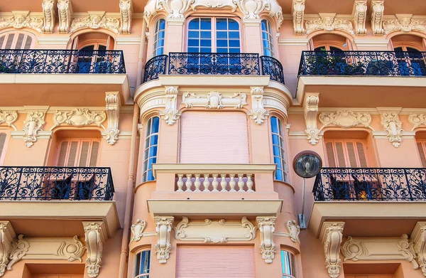 Розовый фасад - Nice — стоковое фото