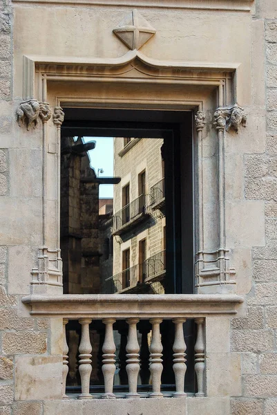 Balkon z odbicie - Barcelona — Zdjęcie stockowe
