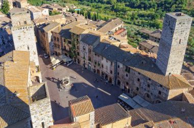 Piazza della Cisterna - San Gimignano