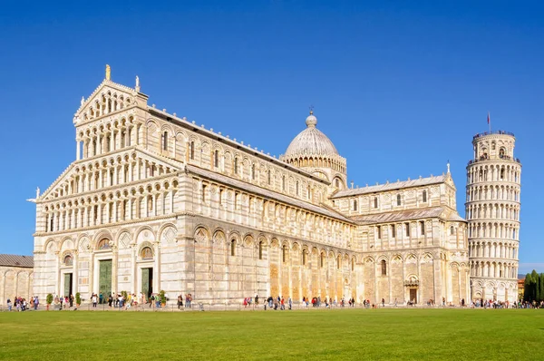 Duomo y la Torre Inclinada - Pisa — Foto de Stock