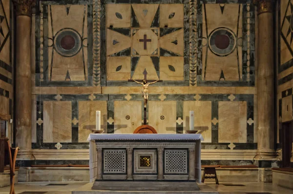 Altaret i baptisteriet - Florens — Stockfoto