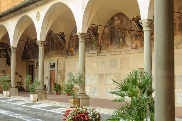 Cortile dell'Ospedale degli Innocenti - Firenze — Foto Stock