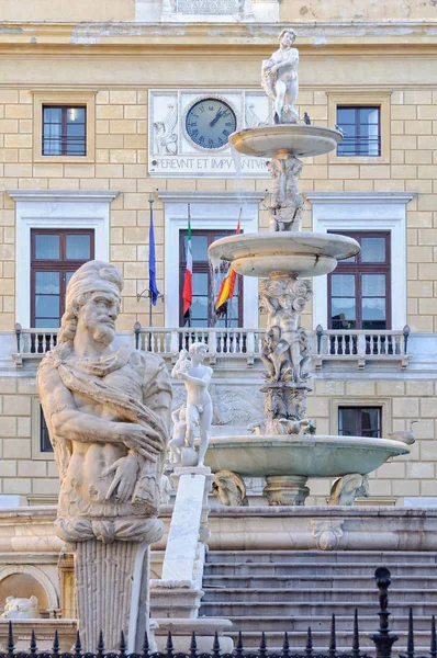Fuente y Palacio Pretoriano - Palermo — Foto de Stock