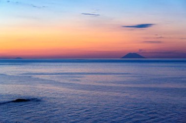 Tiren Denizi - Tropea üzerinde alacakaranlık