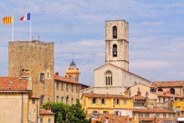 Saracen Kulesi ve Katedrali - Grasse