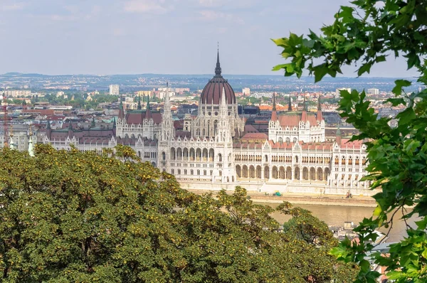 Edificio del Parlamento húngaro - Budapest — Foto de Stock