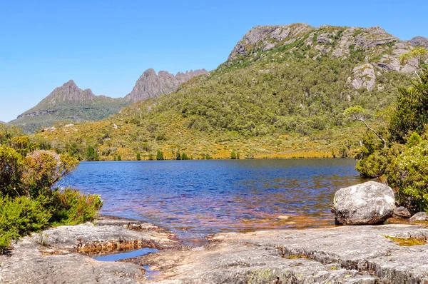 Lago Lilla y montaña de la cuna - Tasmania — Foto de Stock