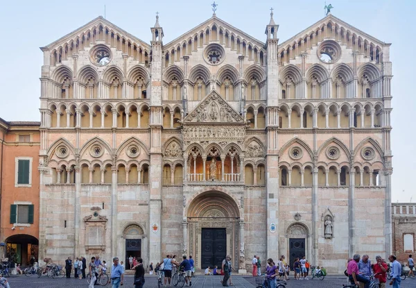Frente oeste de la Catedral - Ferrara — Foto de Stock