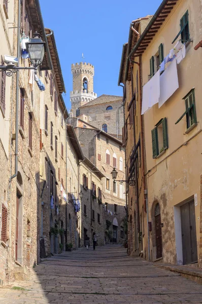 Caminhando até a prefeitura - Volterra — Fotografia de Stock