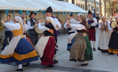 Yeni şarap Festivali - La Coruna 