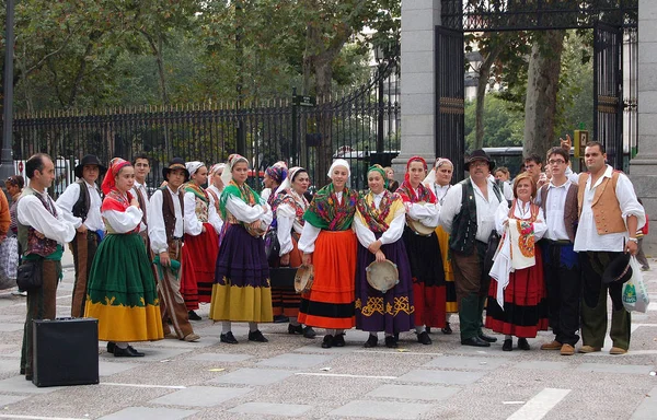 Grupa folk - Madryt — Zdjęcie stockowe