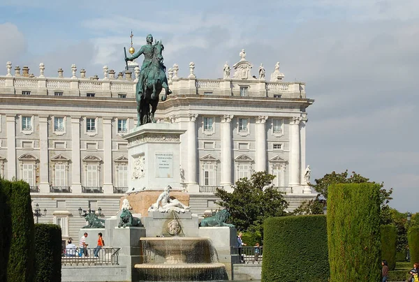 Estatua de Felipe IV - Madrid — Foto de Stock
