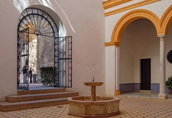 Fontana nel Palazzo Reale - Siviglia — Foto Stock