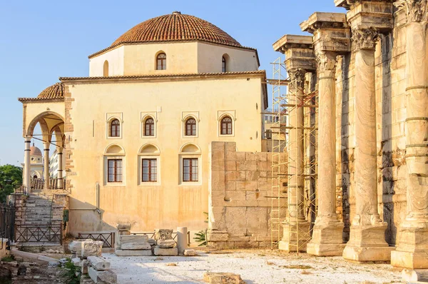 Mesquita de Tzistarakis e Biblioteca de Adriano - Atenas — Fotografia de Stock