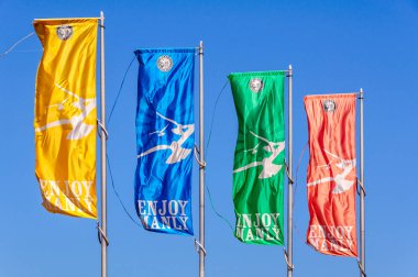 Manly 'nin tadını çıkar.